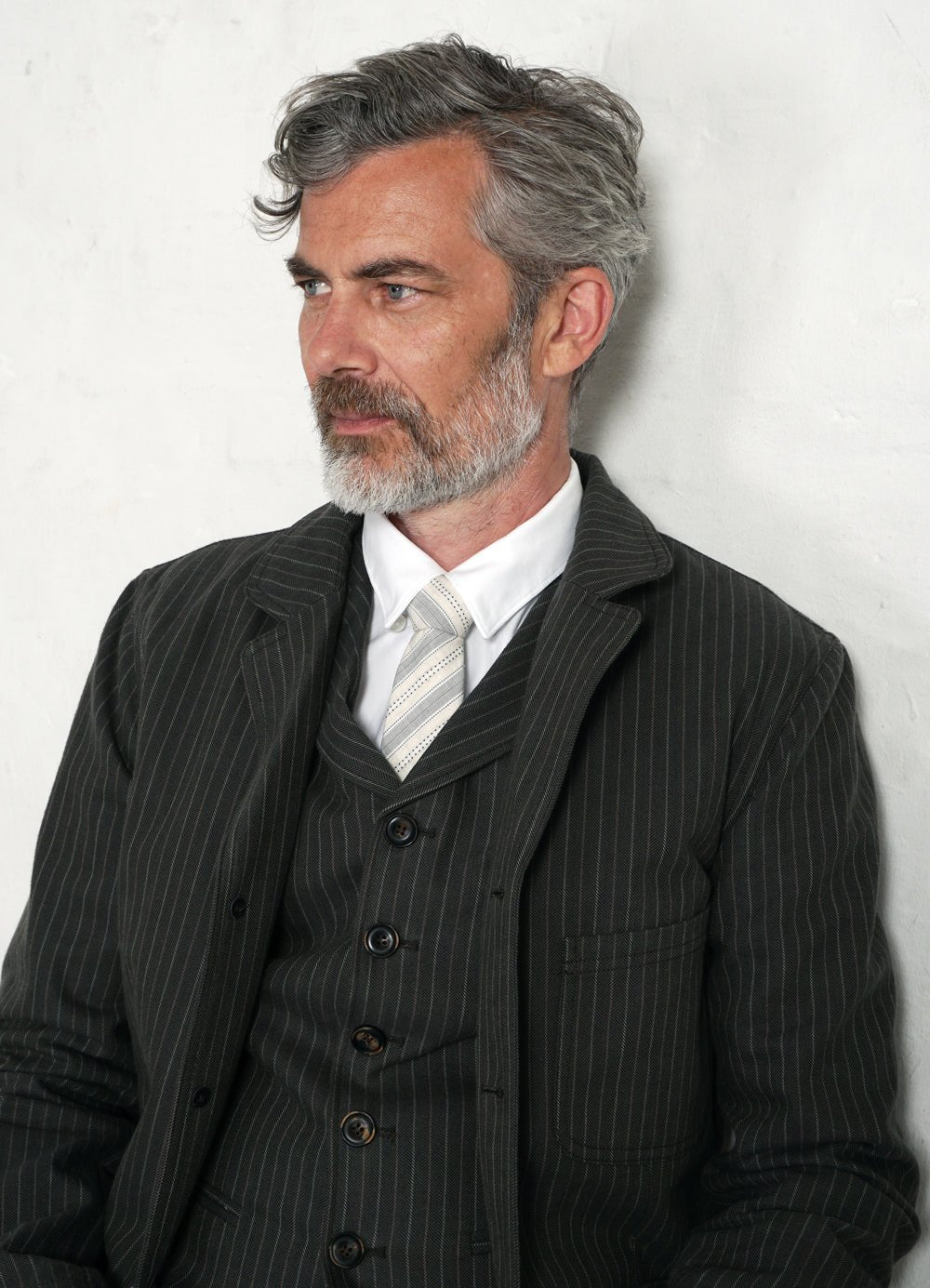 HANSEN GARMENTS - WILLIAM | Lapel Waistcoat | Khaki Pin - HANSEN Garments